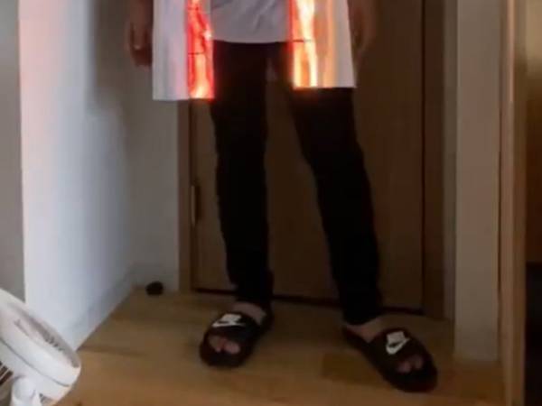 法被を着た１人の男性　すると、えりの部分が？