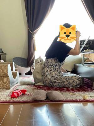 外出の準備を進める女性　１５万件『いいね』が集まったワケに、頬が緩む