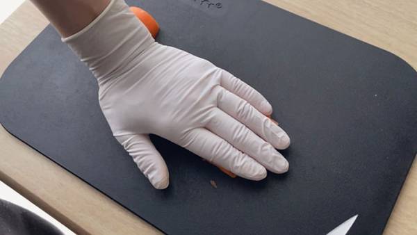 『ニンジンの細切り』を簡単に行う方法が話題に　「上に重ねる必要はないのか…」