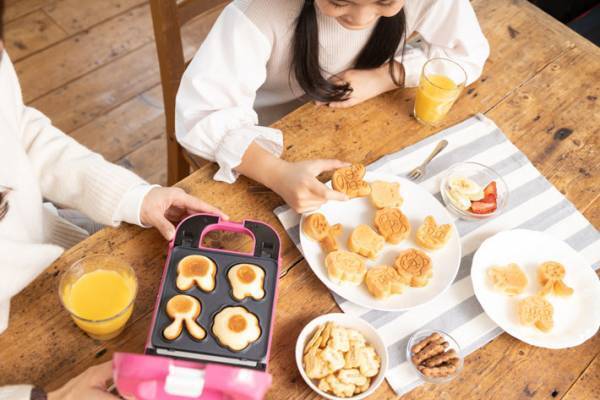 『たべっ子どうぶつ』カステラメーカーが登場　おなじみキャラをカステラで