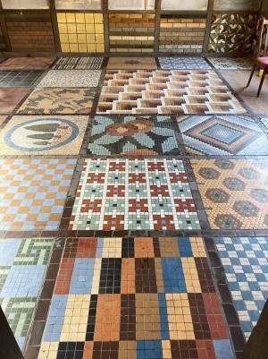 昭和初期の『タイル見本室』が取り壊しに　最後に見に行くと？　「息を呑んだ」「次の世代に繋ぎたい」