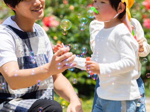 公園で子供を説得する、男性保育士　飛び出た一言に「吹き出したわ！」「説得力ありすぎ」
