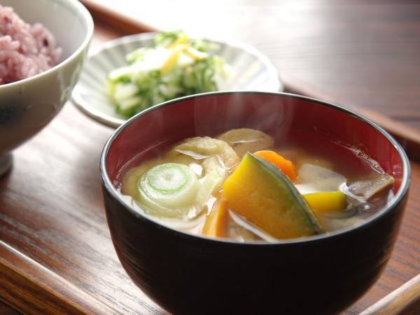 土井先生の『お味噌汁』ツイートが話題に　「具が斬新」「どんな味がするんだろう」