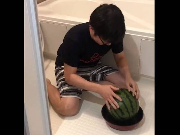 打楽器奏者は素手でスイカを割ることができる！？『２０秒』の動画に「マジか」