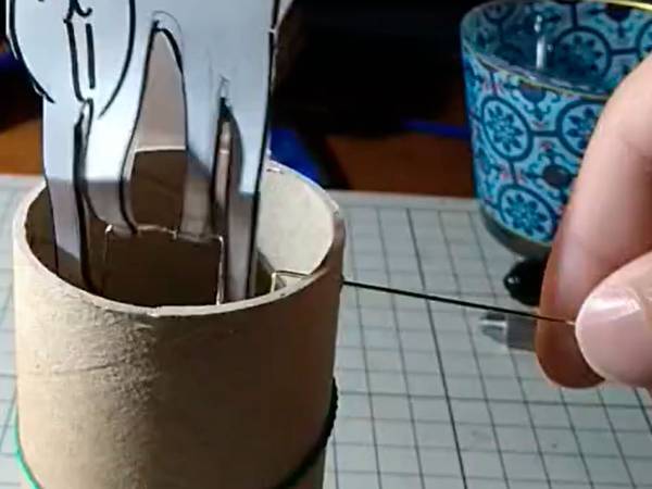 『威嚇しながら近付く猫』のおもちゃに反響　「謎の中毒性」「笑いが止まらない」