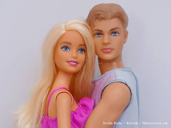 『バービー』が実写映画に！　バービーと恋人のケンのビジュアルに絶賛の声