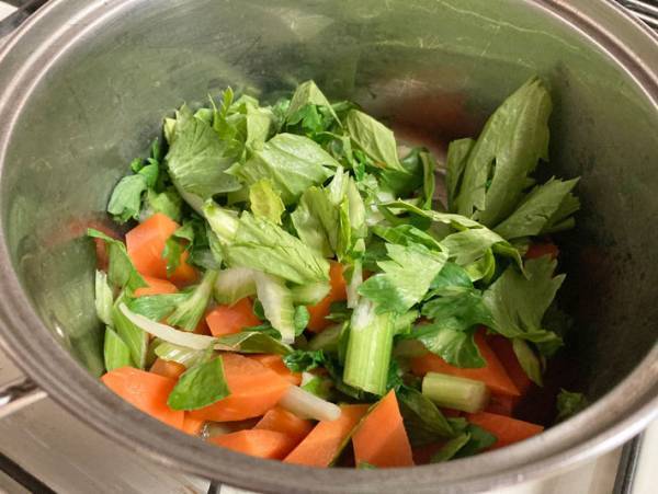 「実はめっちゃ合う」　カレーに入れるとおいしい『野菜』って？　「コレは意外」「やってみる」