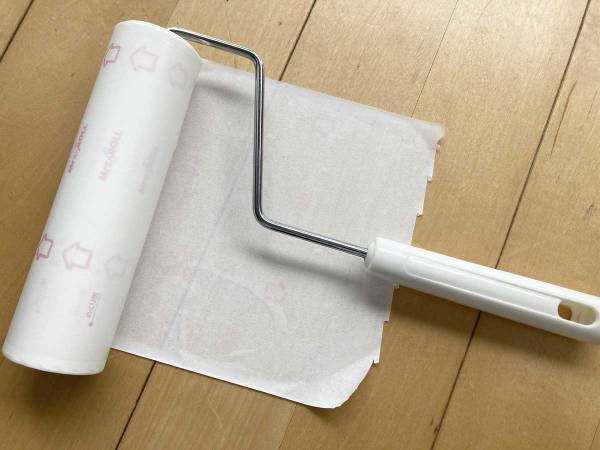 粘着クリーナーがべたっと床に貼り付く！　そんなイライラを解消する裏技とは？