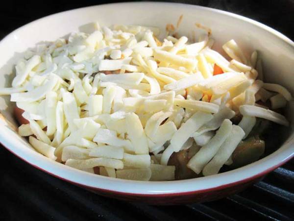 小分け不要で、味も食感も変わらない！　ピザ用チーズに○○を入れて冷凍するとパラパラに