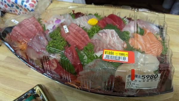 ６千円台だった刺身の盛り合わせ　値引き後の価格に「逆に不安になる…！」