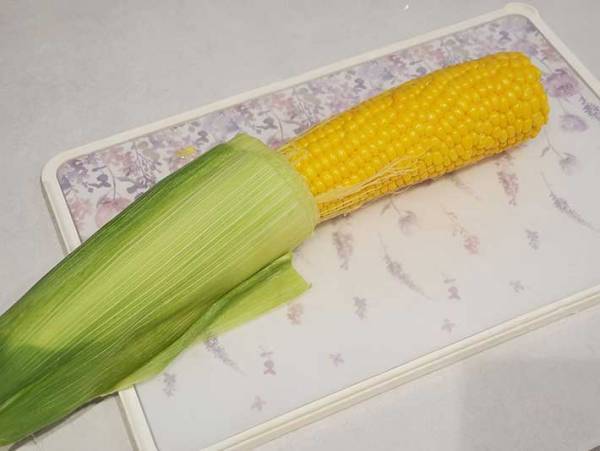 トウモロコシにかぶりつきたい！　電子レンジで温める方法に「手軽でいいね」