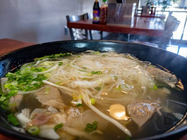 他に客のいない『ベトナム料理店』　何度か通った後に知った、衝撃の事実とは？　「吹いた」「予想外すぎる」