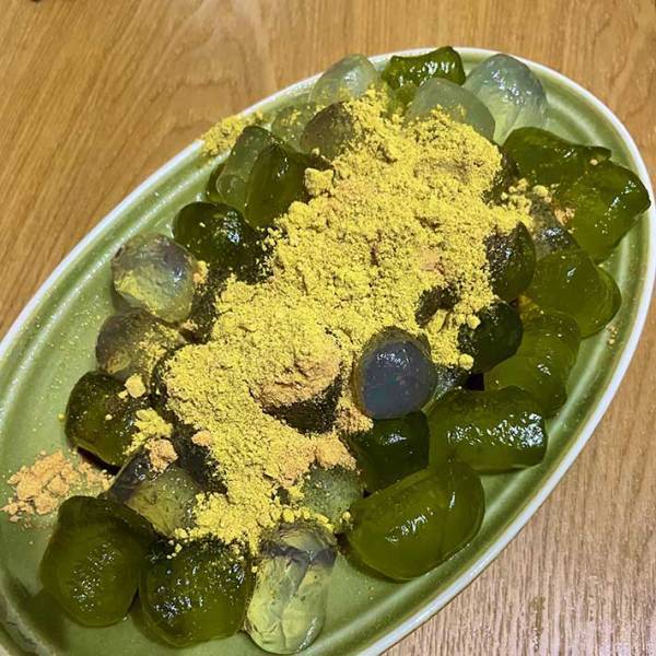 わらび餅をおいしく食べる方法が話題！　「トゥルトゥル」「マジでいいこと聞いた」