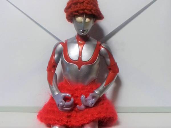 ウルトラマンのフィギュアに、祖母が？　とった行動に「最高のセンス」「笑顔になった」