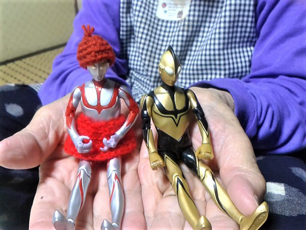 ウルトラマンのフィギュアに、祖母が？　とった行動に「最高のセンス」「笑顔になった」