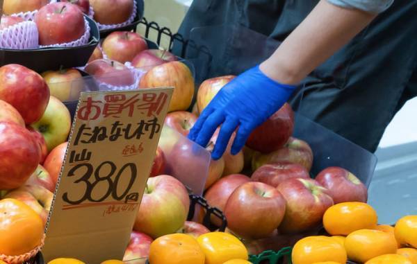 客のお腹を見て、ハッとしたフルーツショップ店員　『粋な計らい』に「マジで泣いてる」