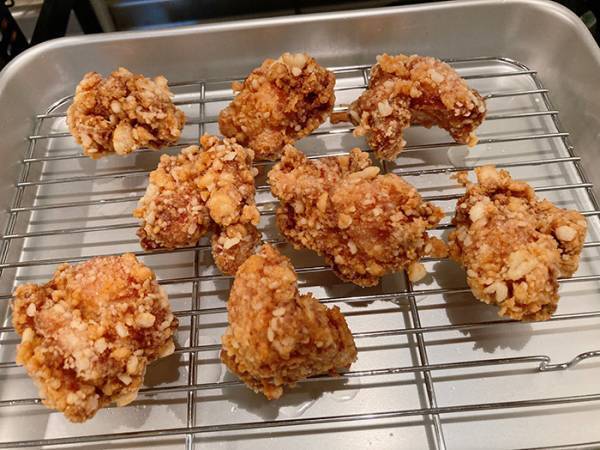 「マジで革命起きた…」　カリッとした唐揚げを作る技に「もっと早く知りたかった！」