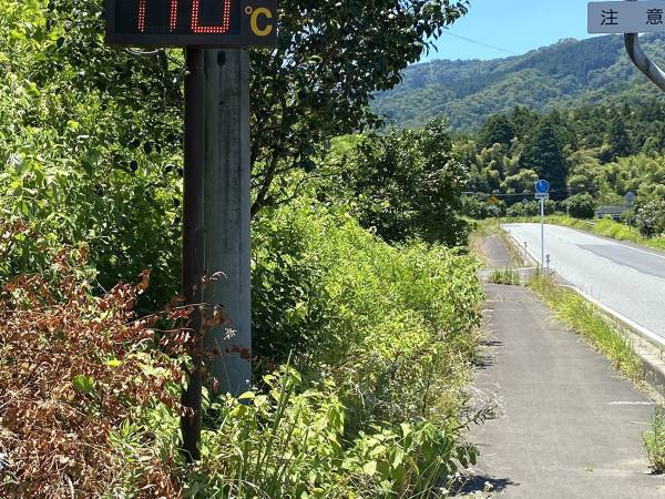 猛暑のあまり、機械まで…　表示されていた気温に「バグってる！」