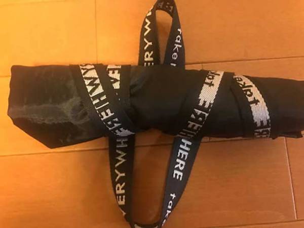 バッグの中からすぐに取り出せる！　エコバッグをコンパクトにたたむ方法