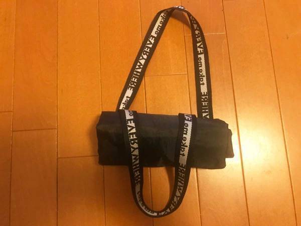 バッグの中からすぐに取り出せる！　エコバッグをコンパクトにたたむ方法