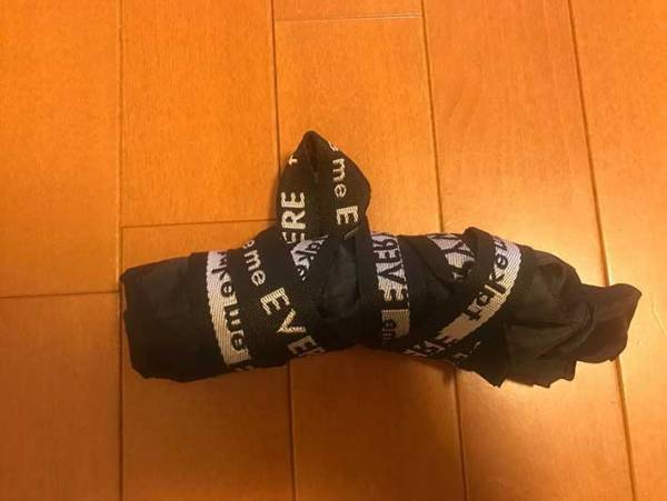 バッグの中からすぐに取り出せる！　エコバッグをコンパクトにたたむ方法