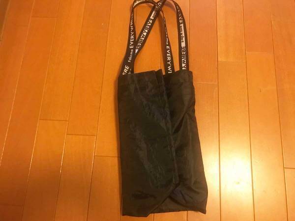 バッグの中からすぐに取り出せる！　エコバッグをコンパクトにたたむ方法
