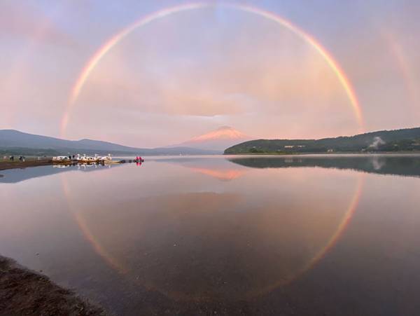 山中湖から撮影した富士山　９万人が『いいね』したワケが…こちら