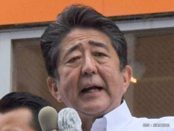 安倍元首相、演説中に襲われ負傷　「銃で撃たれた」という情報も