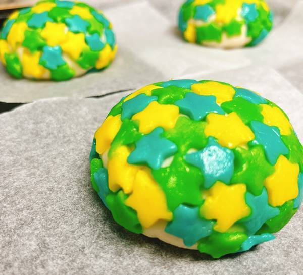 手作りパンに「失敗の予感しかしない…」　完成後「すごすぎる」「子供が好きそう」の声！