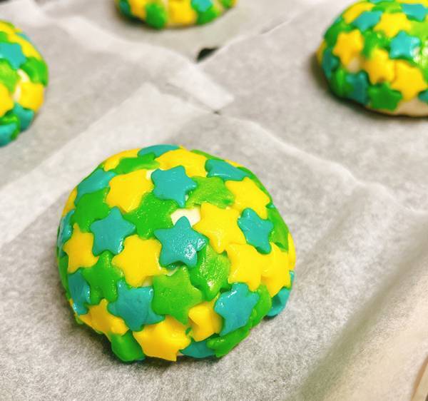 手作りパンに「失敗の予感しかしない…」　完成後「すごすぎる」「子供が好きそう」の声！