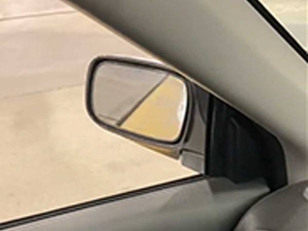 「爆笑なんだが」「うちの車も同じ！！」　サイドミラーを開くと…？