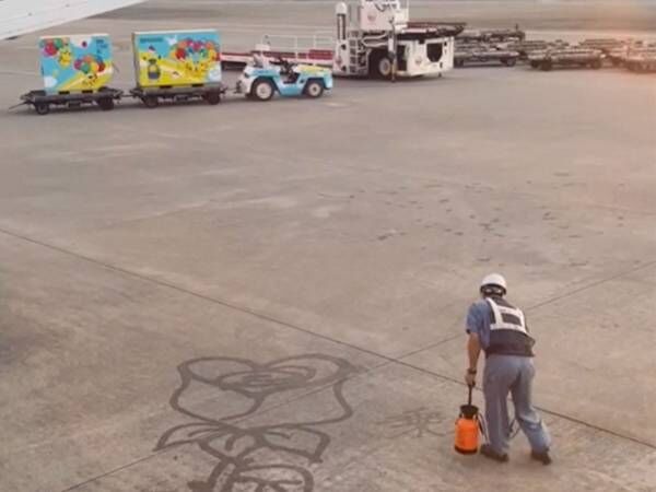 那覇空港で働くスタッフ　水で描いた『メッセージ』に「幸せな気持ちになった」