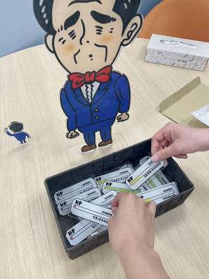 会社で配布された『謎のバッジ』　正体に「天才の発想か！」「めっちゃ欲しい」