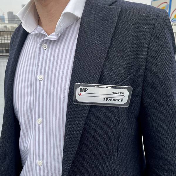 会社で配布された『謎のバッジ』　正体に「天才の発想か！」「めっちゃ欲しい」