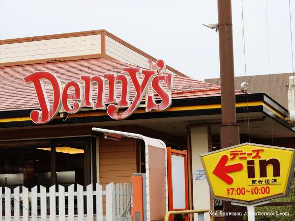 「きれいな赤ちゃんねぇ」　デニーズで話しかけてきた高齢女性が、急に立って驚きの『ひと言』！