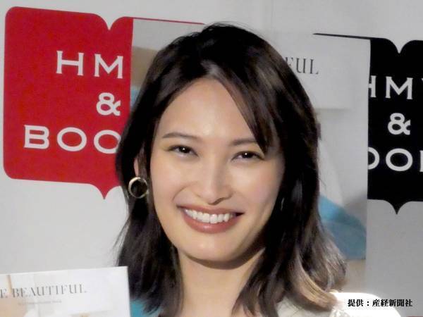 「美人の大渋滞…！」　大政絢が公開した『スリーショット』が話題に