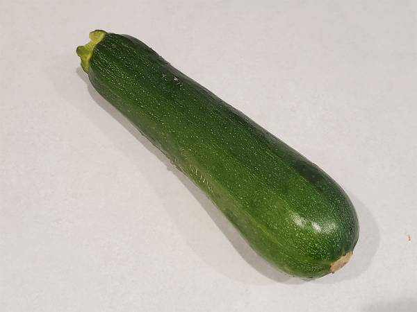 薄く切って、味付けするだけ！　ズッキーニの簡単レシピがこちら