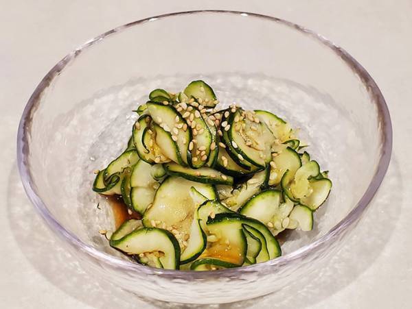 薄く切って、味付けするだけ！　ズッキーニの簡単レシピがこちら