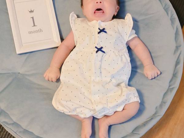 記念にと、生後１か月の娘を撮ろうとした出来事に「声を出して笑った！」