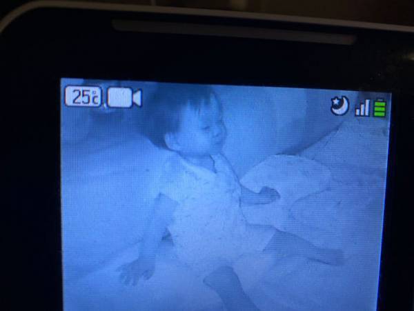 寝ていたはずの息子　カメラで確認した姿に「ビックリした！」