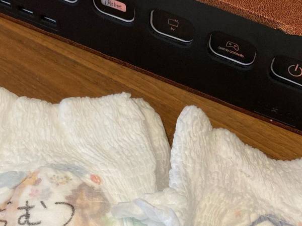 おむつに子供の名前を書こうとしたら？　ミスに「あるある！」