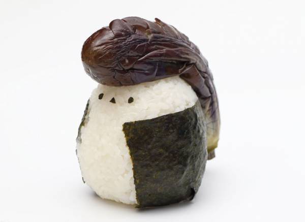 「食べるのに勇気がいる」と話題のおにぎり　その見た目は？　「最強」「手出しできない」