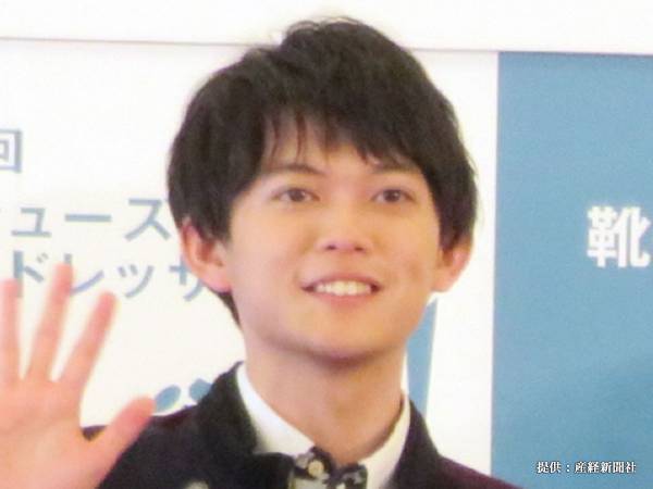 電車内広告に起用された松丸亮吾　目撃した実物に「斬新で笑った！」