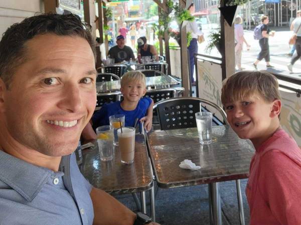 水中で意識を失った父親　気付いた１０歳の息子がとった驚きの行動とは？