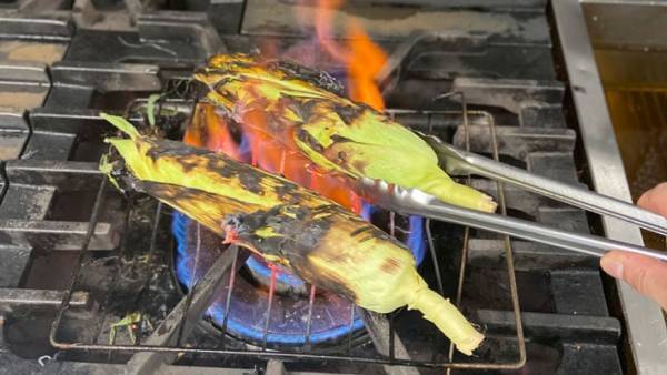 「絶対おいしいやつ」　家庭で作れる、燻製のような『トウモロコシ』に反響