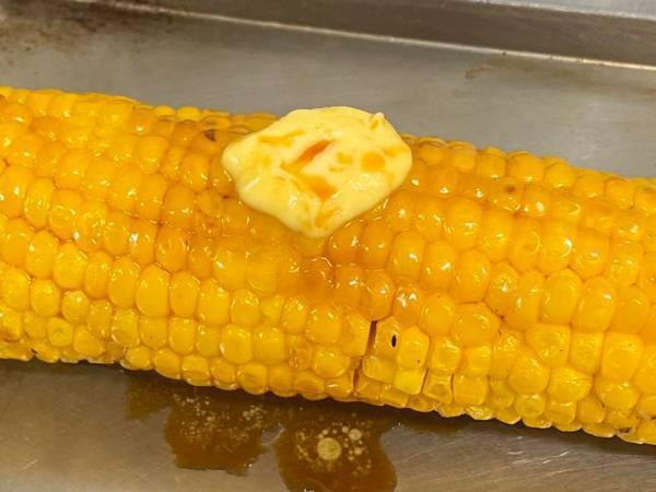 「絶対おいしいやつ」　家庭で作れる、燻製のような『トウモロコシ』に反響