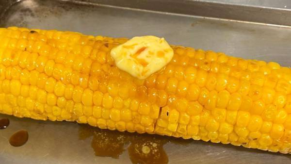 「絶対おいしいやつ」　家庭で作れる、燻製のような『トウモロコシ』に反響