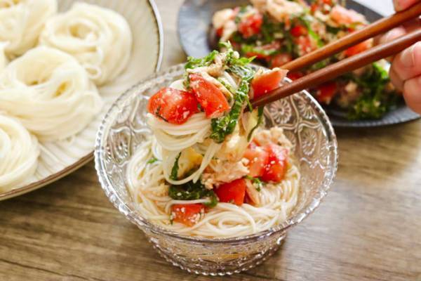 そうめんアレンジレシピ『ツナトマトそうめん』　食材を変えればイタリアンに！