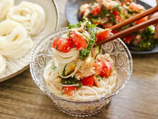 そうめんアレンジレシピ『ツナトマトそうめん』　食材を変えればイタリアンに！