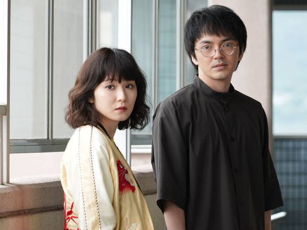 『初恋の悪魔』第２話あらすじ　六角精児が紙切り芸人役で出演